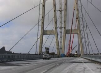 Оккупанты два дня подряд наносят комбинированные удары по мостовым переходам в Запорожье, — Семикин