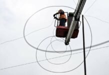 Враг ударил по автовокзалу и вблизи остановки общественного транспорта в Запорожье