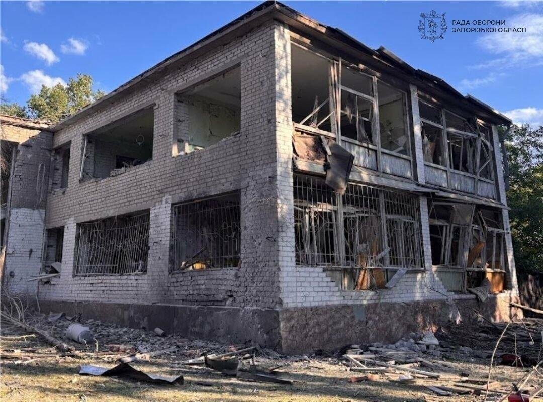 Два человека ранены в результате российских обстрелов Запорожского района