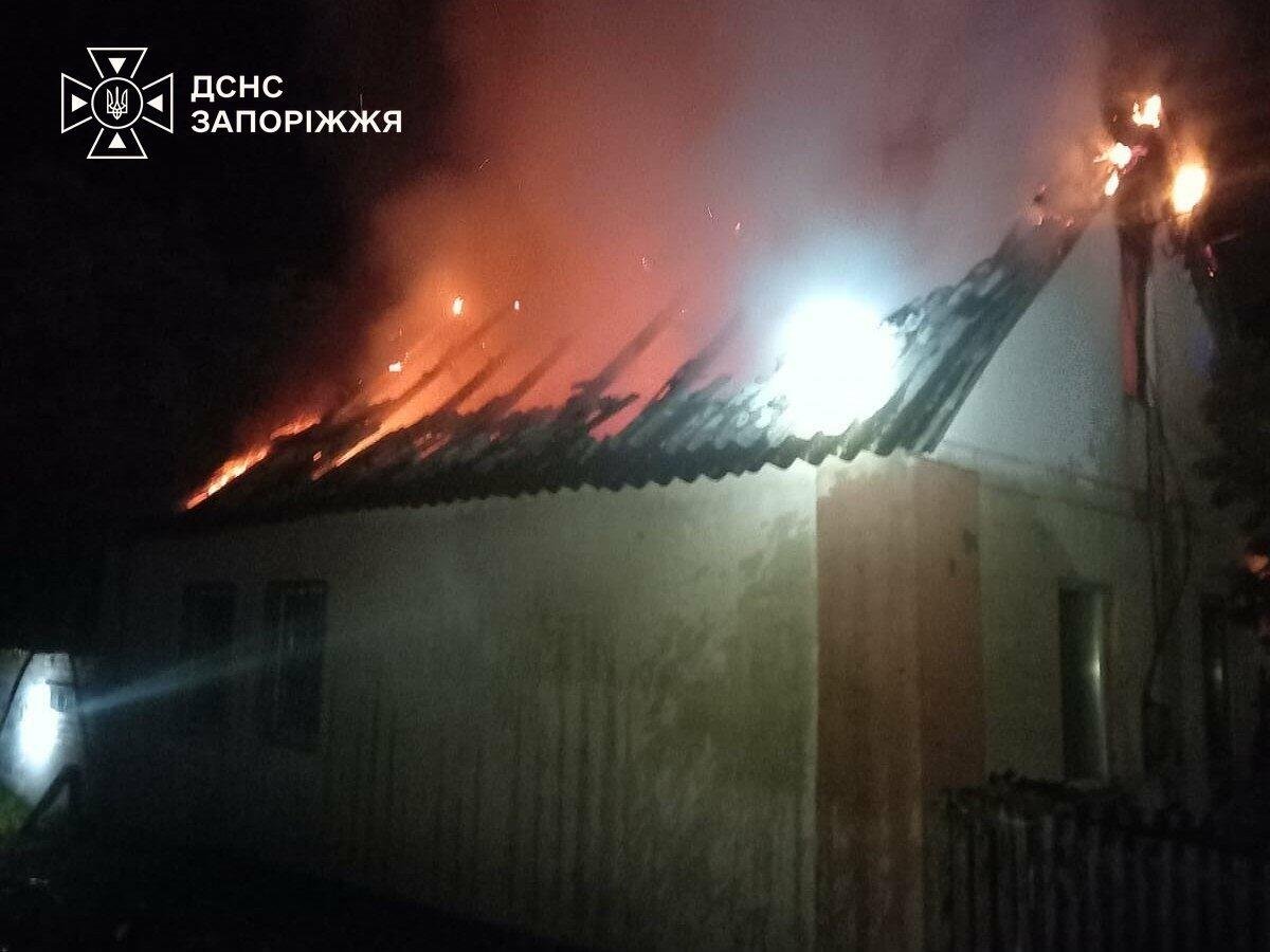 В Запорожье из-за вероятного короткого замыкания загорелся жилой дом