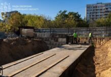 В Хортицком районе Запорожья строят первое мобильное укрытие среди многоэтажек
