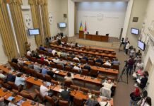 В Запорожье из депутатского фонда хотят направить почти 6,8 млн гривен на помощь горожанам и переселенцам