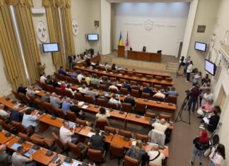 В Запорожье из депутатского фонда хотят направить почти 6,8 млн гривен на помощь горожанам и переселенцам