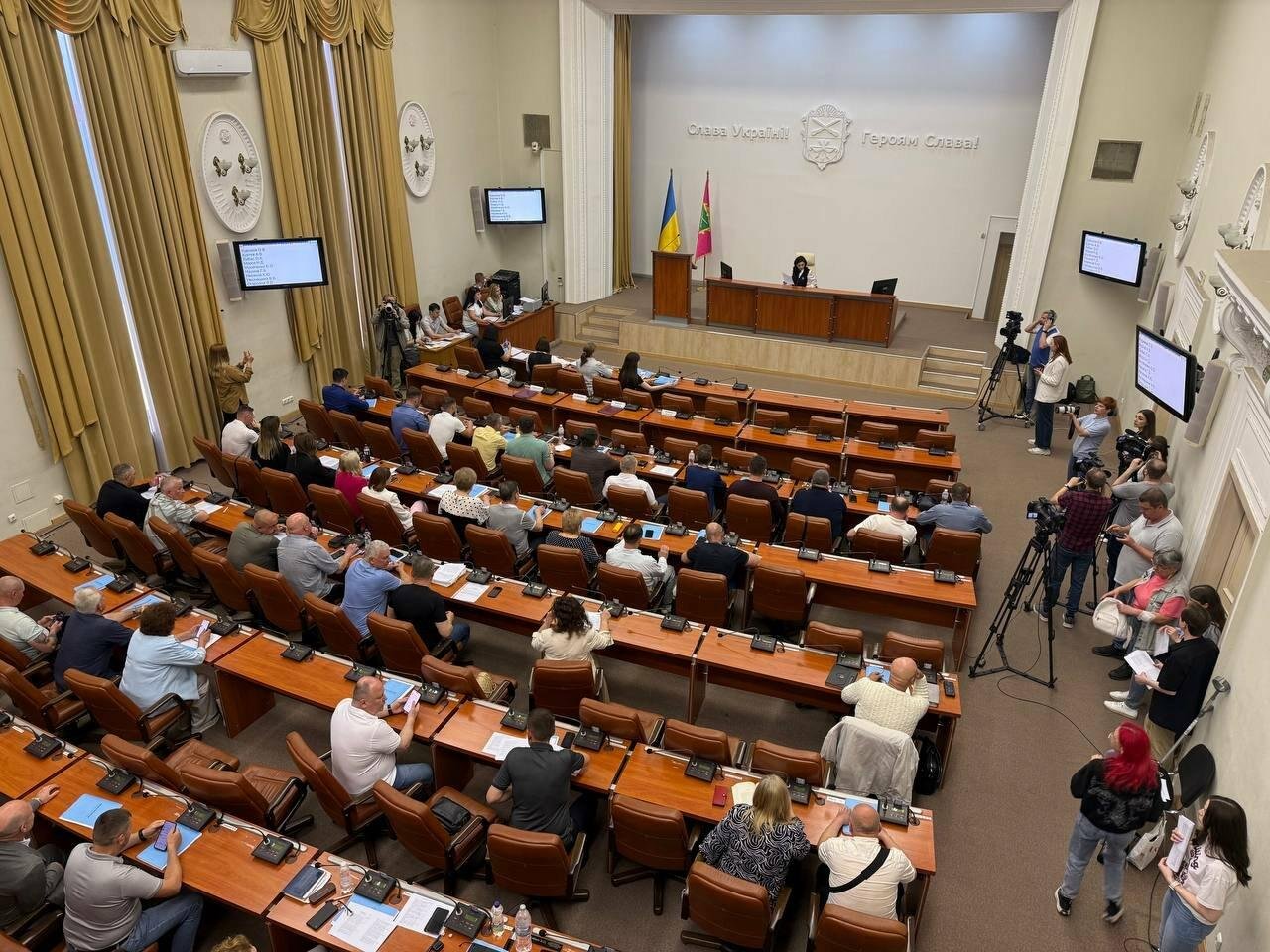 В Запорожье из депутатского фонда хотят направить почти 6,8 млн гривен на помощь горожанам и переселенцам