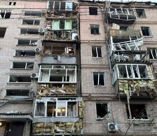 В Запорожье повреждены 24 многоквартирных дома, гимназия и три учреждения культуры в результате атаки КАБов