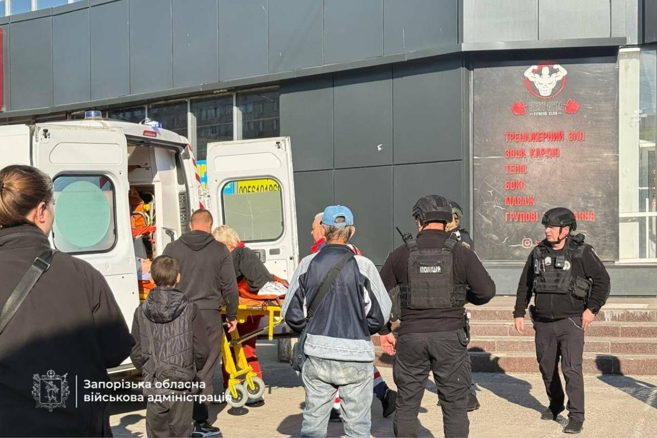 В Запорожье FPV-дрон попал в здание спорткомплекса