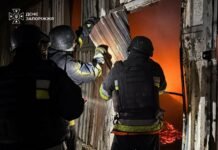 Из-за российских атак в Запорожье и пригороде горели склады, дома и автомобиль