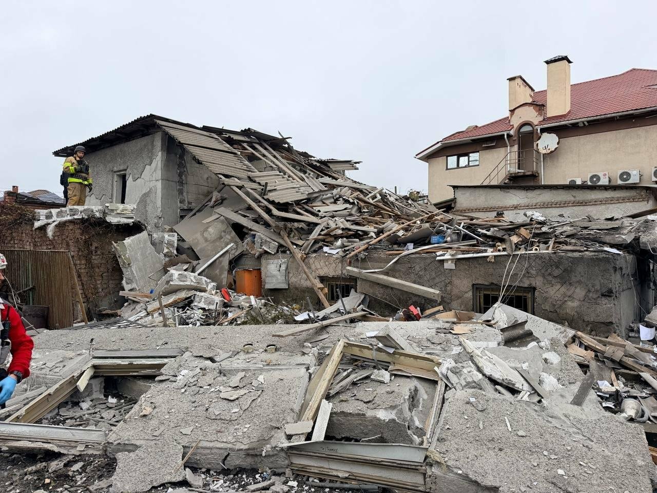 Количество раненых в результате российской атаки по Запорожью возросло до двух