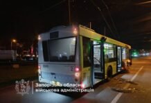 В Запорожье российский FPV-дрон атаковал муниципальный автобус