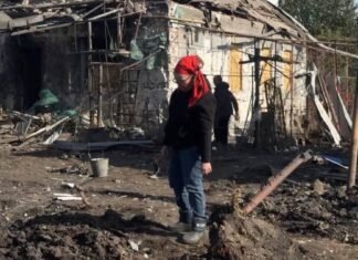 «В один день стали бомжами»: о чем рассказывают жители домов, разбитых в результате ночной атаки по Запорожью, — ФОТОРЕПОРТАЖ