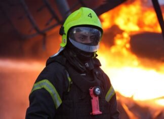 Под ударом метро, высотка и медцентр: что известно о последствиях обстрела Киева (фото)