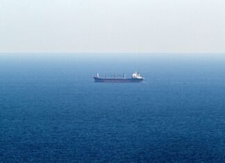 Россия атаковала гражданское судно в Чёрном море, есть погибший и раненые