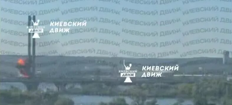 Кличко подтвердил два попадания дронов у опоры Южного моста: движение метро остановили