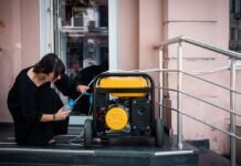 Южная Борщаговка в Киеве осталась без света после атаки РФ