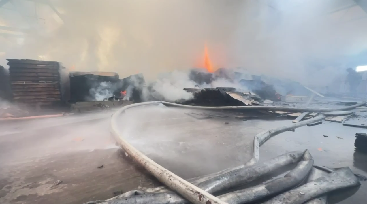 В Запорожье в результате российского удара по складскому помещению погиб мужчина