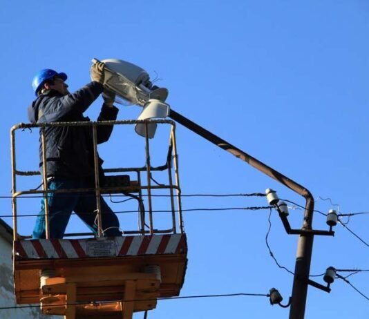В Запорожье хотят направить 17,5 млн гривен на освещение и ликвидацию последствий обстрелов